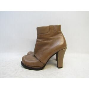 Chie Mihara Womens Size 38.5 EUR Beige Leather Zip Ankle Fashion Boots Bootie